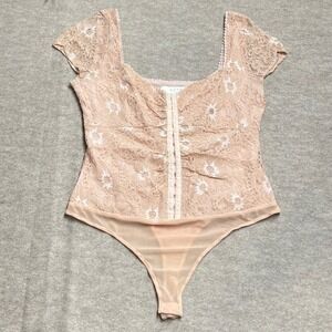 ASTR the Label Floral Lace Hook and Eye Bodice Cap Sleeve Bodysuit Large EUC B4